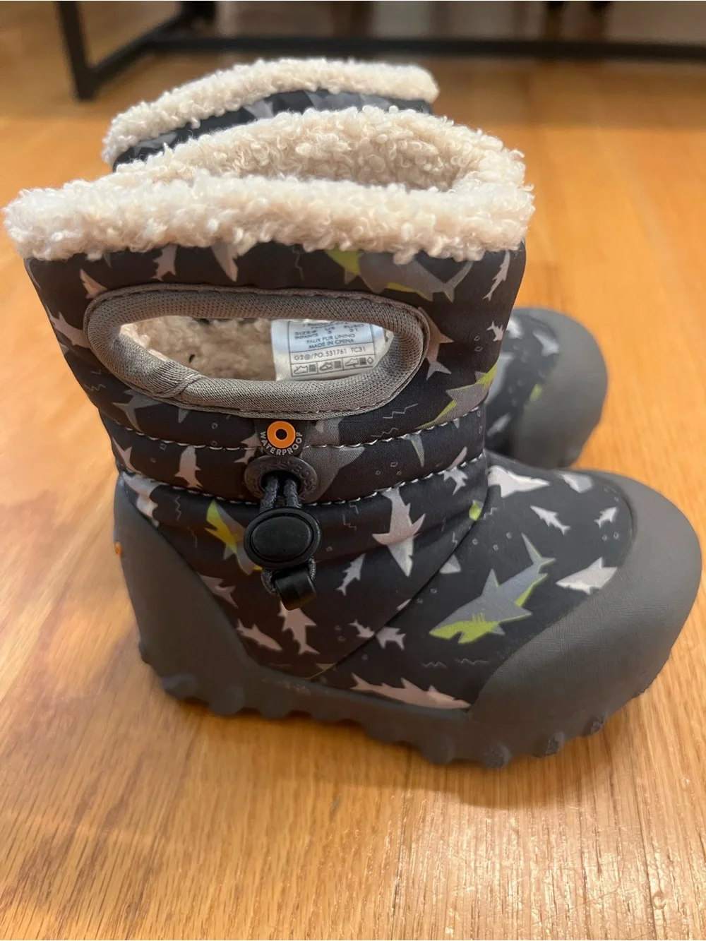 Bogs Kids Gray Shark-Print Waterproof Winter Boots with Faux Fur
